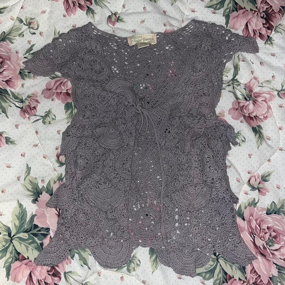 sweet little gray cardigan<3 it’s short sleeve and from the brand Flying Tomato!